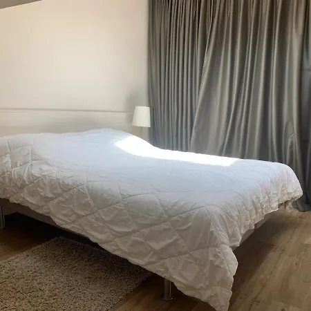 Large Flat 4 Pax Thu9